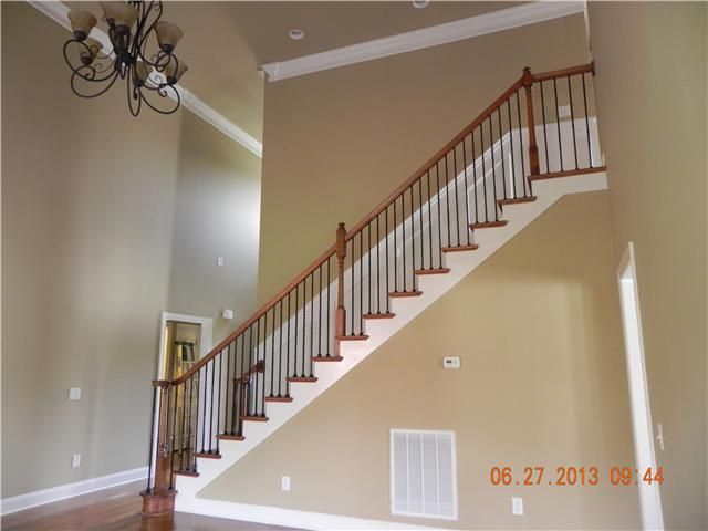 747 Nelms Dr, Gallatin, TN 37066
