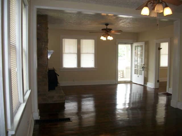2213 Memorial Blvd, Springfield, TN 37172