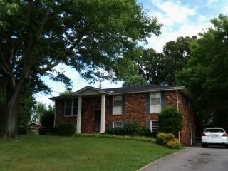102 Eleazer, Dickson, TN 37055