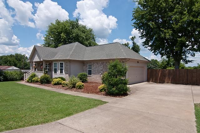 107 Legion Dr, Old Hickory, TN 37138