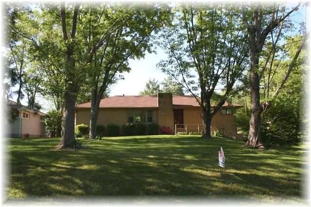 408 Draughon Dr, Greenbrier, TN 37073