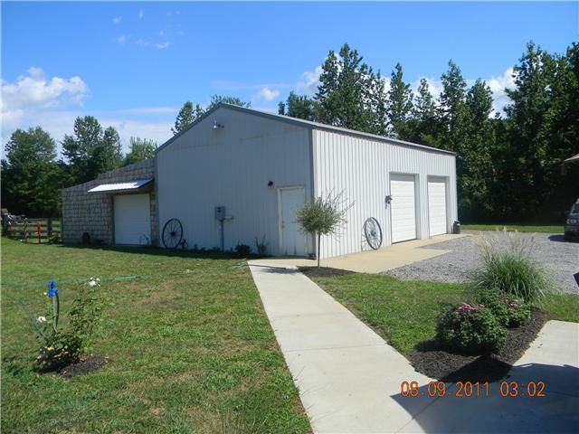 422 Bob Perry Rd, Bethpage, TN 37022