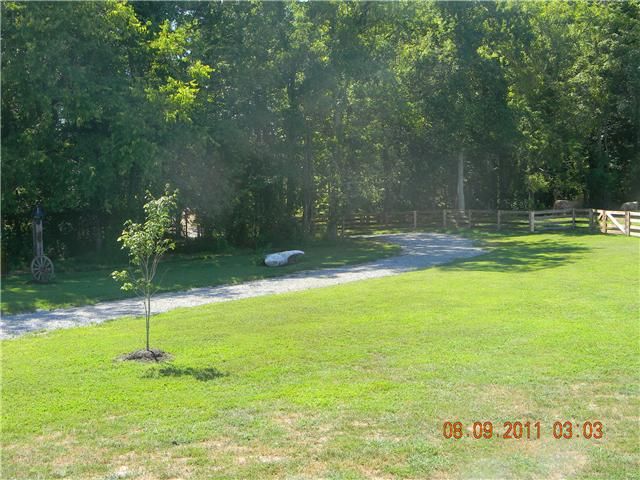 422 Bob Perry Rd, Bethpage, TN 37022