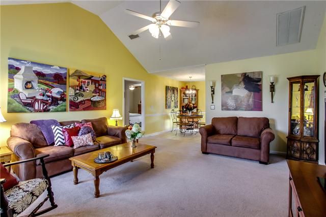 103 Sky Harbor Dr, Murfreesboro, TN 37129