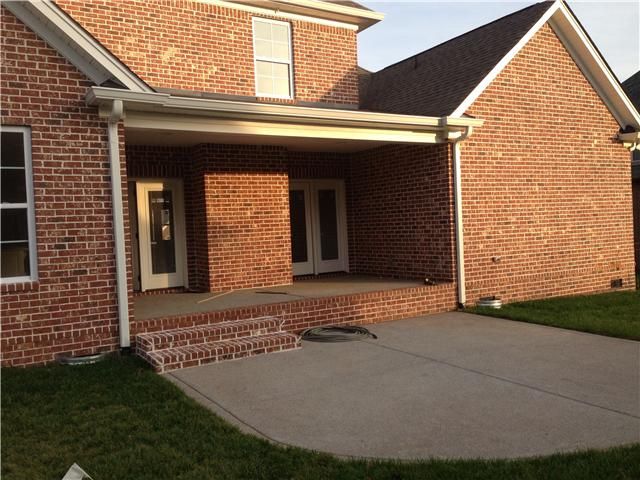 1367 Round Hill Ln, Spring Hill, TN 37174