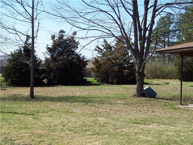 807 Old Charlotte Rd, White Bluff, TN 37187