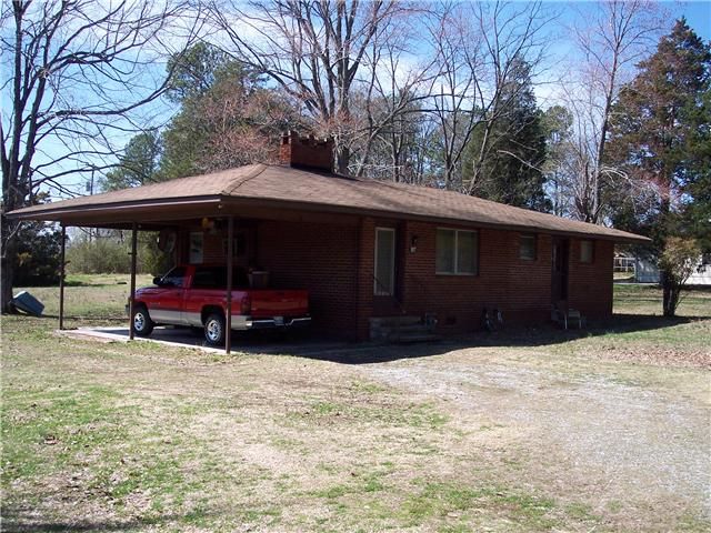 807 Old Charlotte Rd, White Bluff, TN 37187