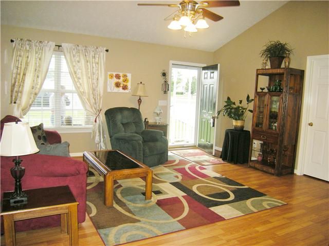 2067 Gardendale Dr, Murfreesboro, TN 37130