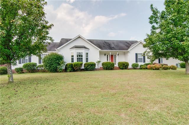 1604 Creekstone Dr, Columbia, TN 38401