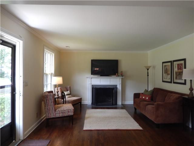 812 Neartop Dr, Nashville, TN 37205
