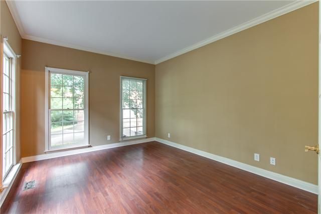 818 Regal Dr, Murfreesboro, TN 37129