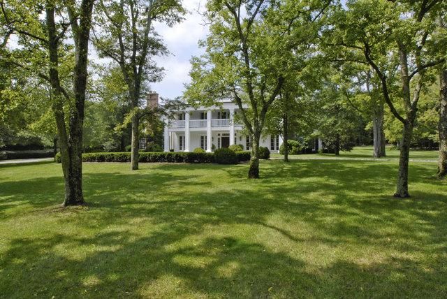 1311 Chickering Rd, Nashville, TN 37215