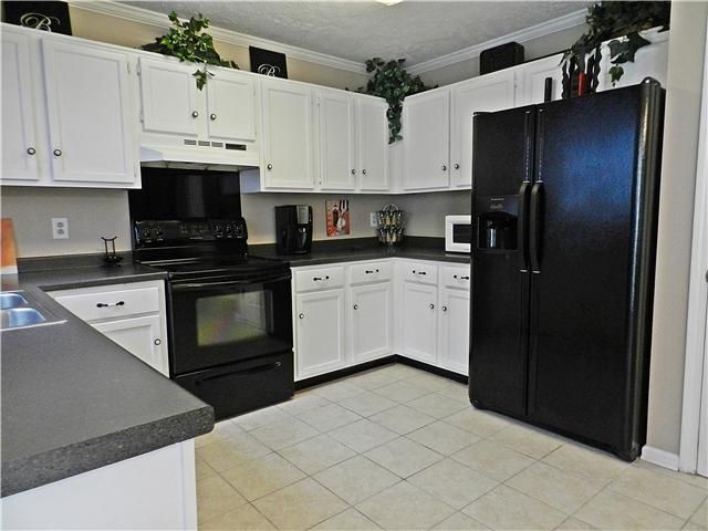 221 E Morris Dr, Gallatin, TN 37066