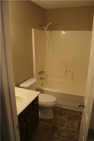 481 Forest Ridge Dr, La Vergne, TN 37086