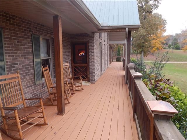 976 Spring St, Charlotte, TN 37036