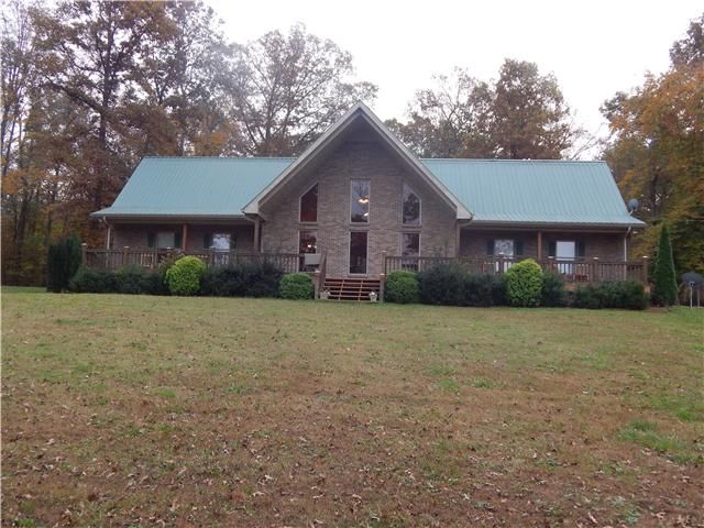 976 Spring St, Charlotte, TN 37036