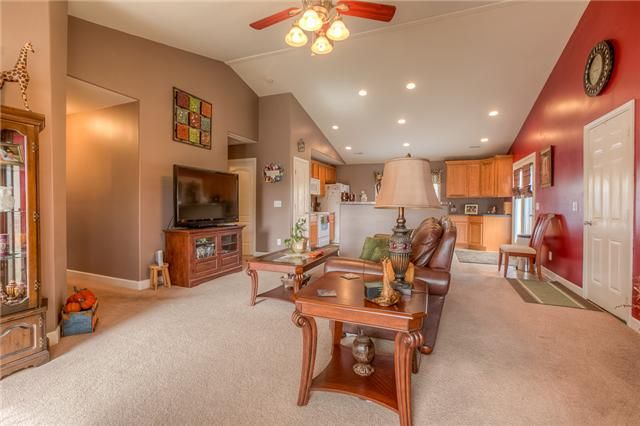 1036 Hummingbird Ln, Spring Hill, TN 37174