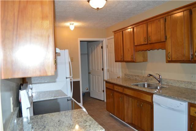 928 Woodvalley Dr, Murfreesboro, TN 37130