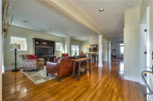 922 Locklayer St, Nashville, TN 37208