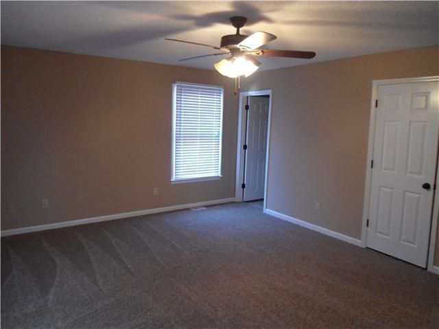 2206 Pinehill Ct, Murfreesboro, TN 37129