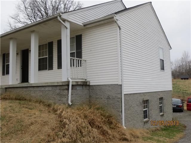1060 Deerfield Dr, Chapmansboro, TN 37035
