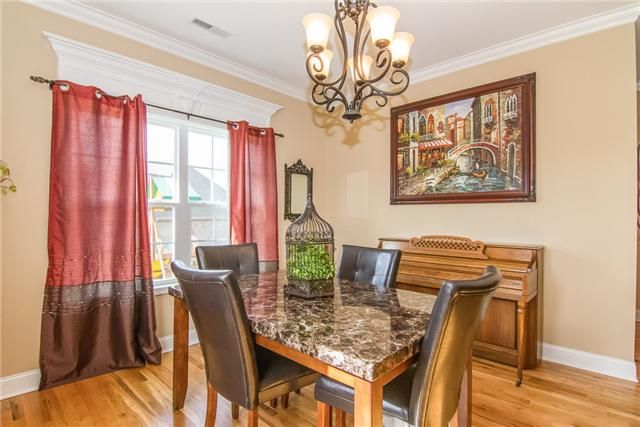 1201 Royal Oak Ave, Murfreesboro, TN 37129