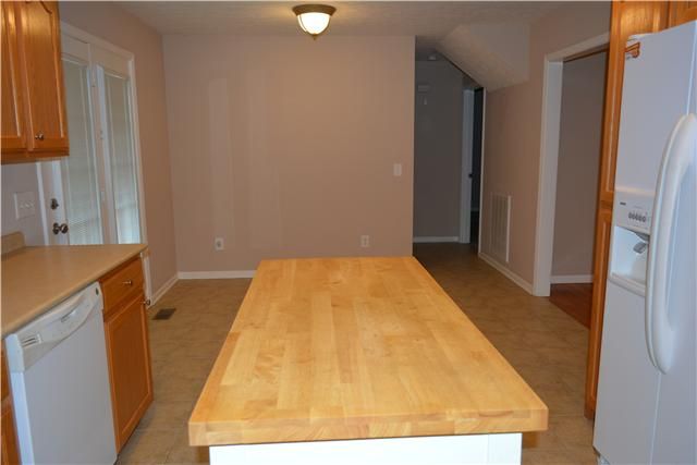 3766 Armstrong Rd, Springfield, TN 37172