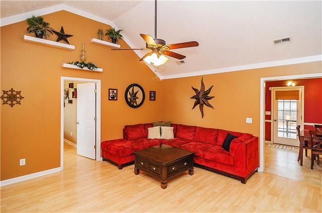 2252 Rosecran Cir, La Vergne, TN 37086