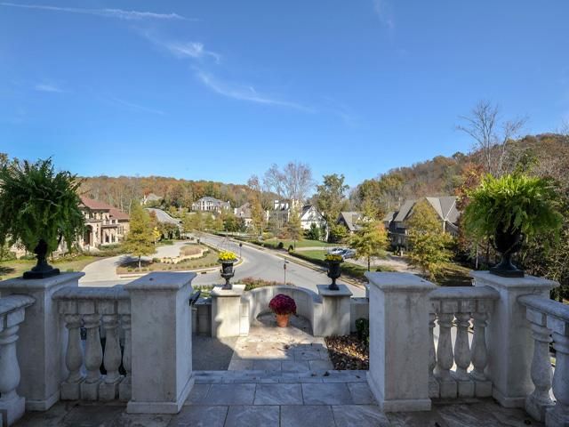 1069 Vaughn Crest Dr, Franklin, TN 37069