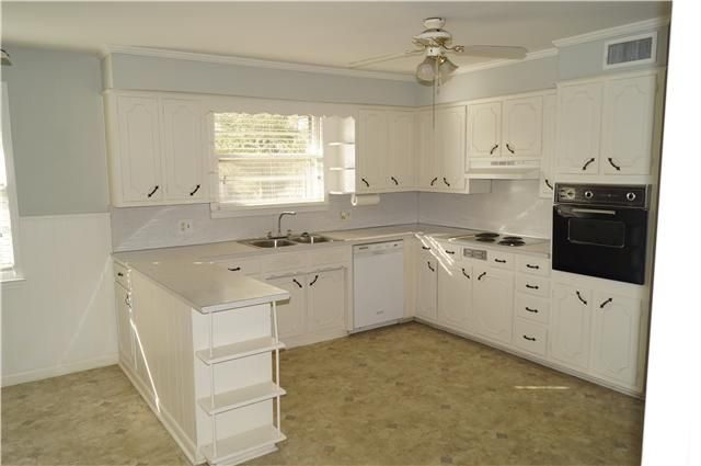 210 Oak Hill Dr, Lebanon, TN 37087