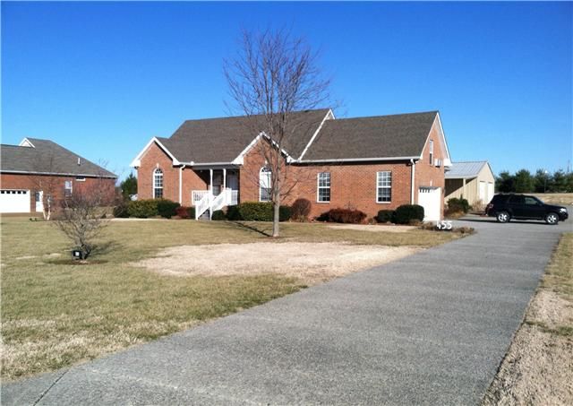 455 Clearview Rd, Cottontown, TN 37048