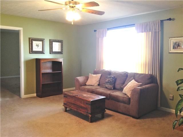 129 Honeysuckle Dr, White House, TN 37188