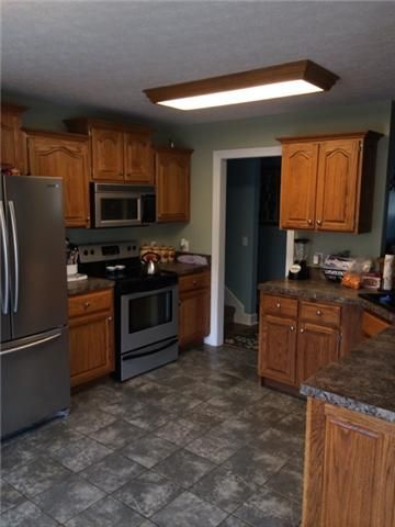 421 Blackey Bandy Rd, Bethpage, TN 37022