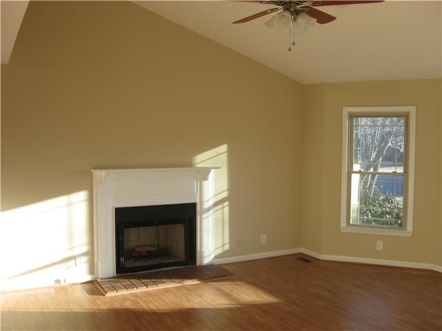 2039 Deerwood Ave, Murfreesboro, TN 37130