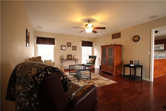 1605 London Dr, Columbia, TN 38401