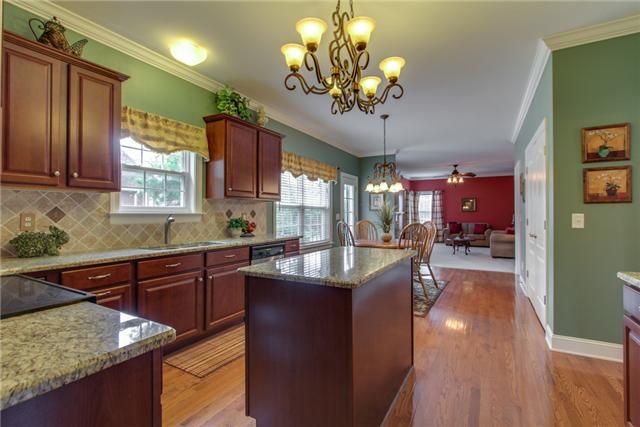 204 Eclipse Dr, Murfreesboro, TN 37128