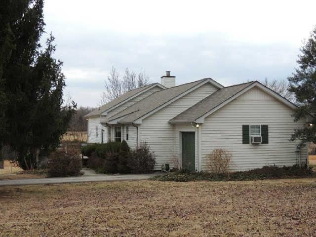 1933 Chicken Rd, Lebanon, TN 37090