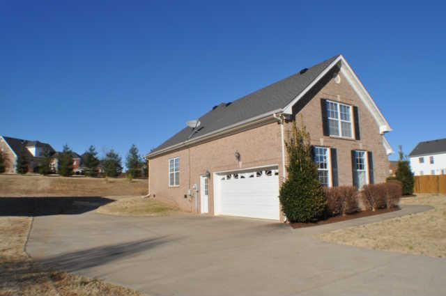 4041 Oak Pointe Dr, Pleasant View, TN 37146
