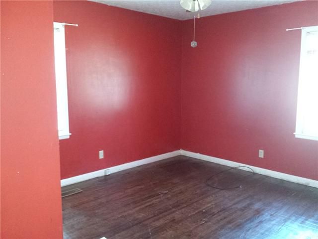 811 S Broadway St, Portland, TN 37148
