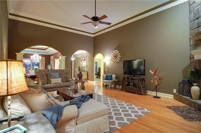 206 Denise Cir, White House, TN 37188