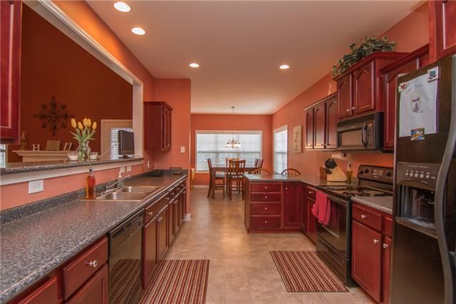 1313 Chapmans Retreat Dr, Spring Hill, TN 37174