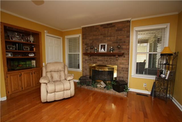 301 Larson Dr, Mount Juliet, TN 37122