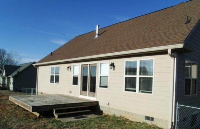 110 Laken Ln, Dickson, TN 37055