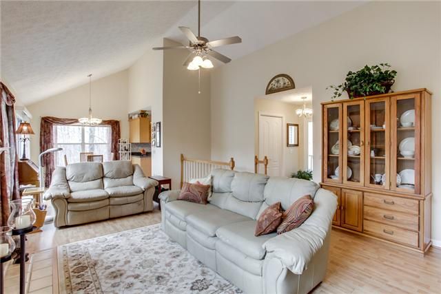 1035 Chickadee Trl, Kingston Springs, TN 37082