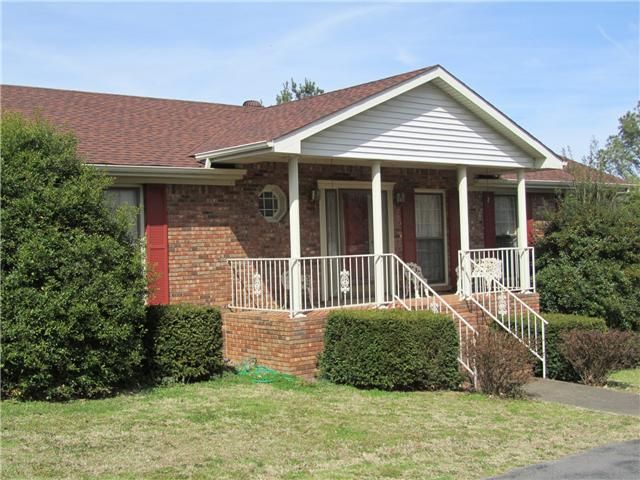 121 Reynolds St, Carthage, TN 37030