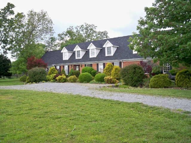 135 Sullivan Rd, Dickson, TN 37055