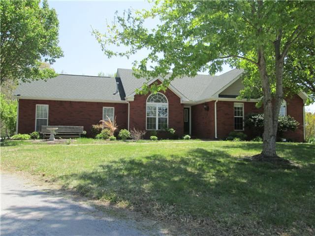 302 Fay Ct E, Pleasant View, TN 37146
