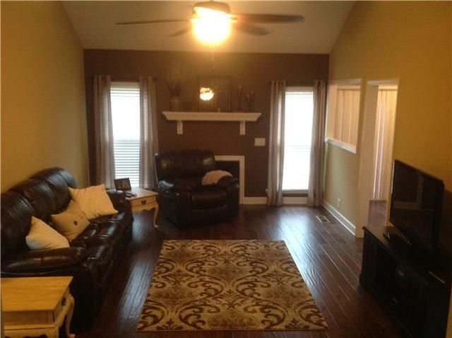 112 Robert Ave, White House, TN 37188