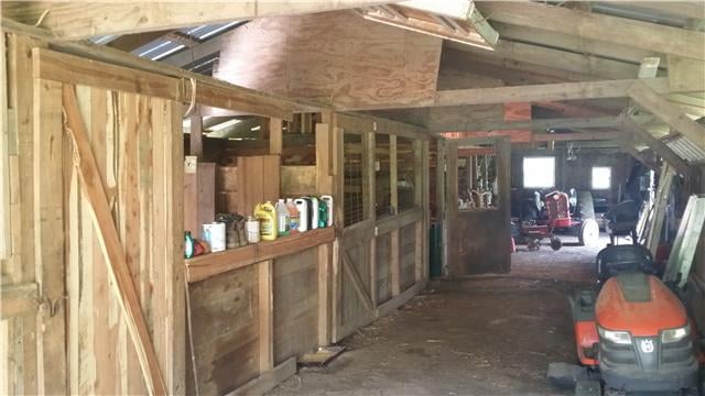 24 Lester Ln, Gordonsville, TN 38563