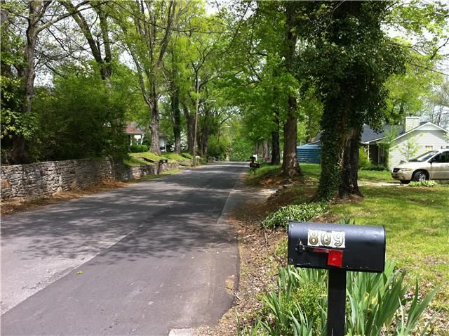 809 W 9th St, Columbia, TN 38401